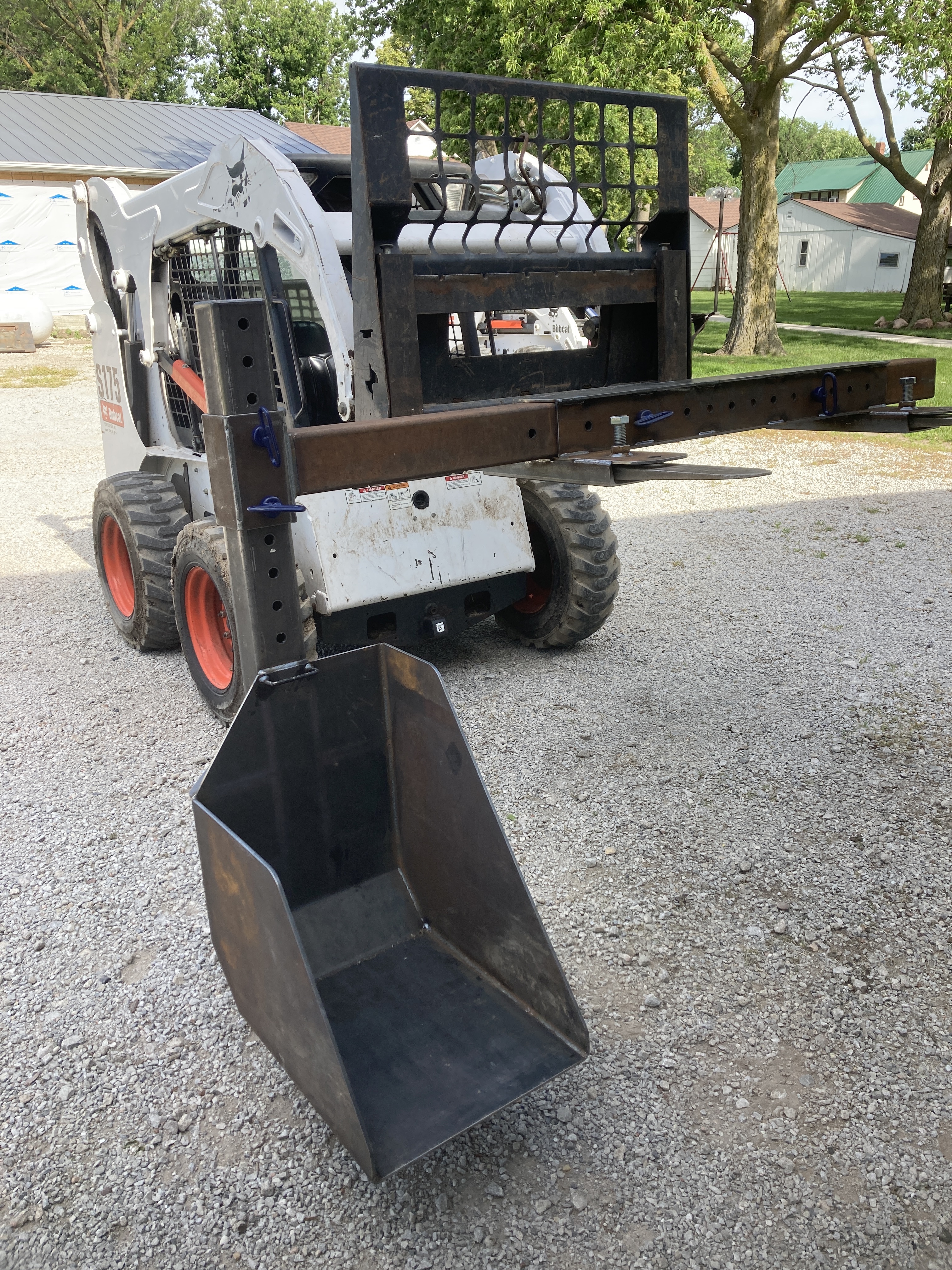 Feed bunk scoop attachment for skid loader